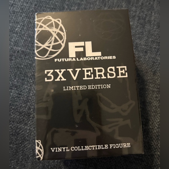 Futra MULTIVERSE＋ Futura Laboratories 3XVERSE Vinyl Collectible Figure